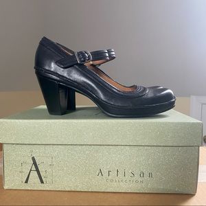 NEW Clarks Artisan Black Divine Heels